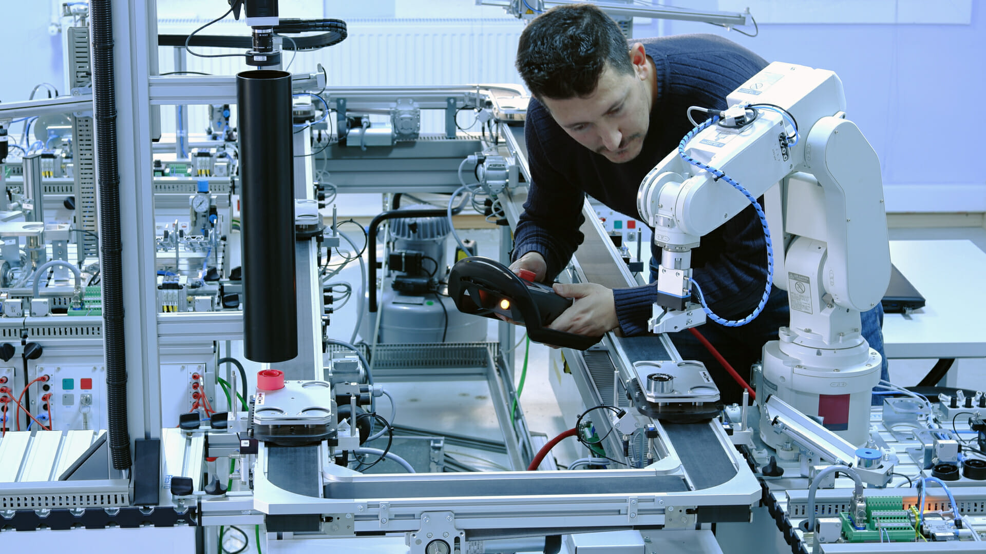 Digital machine shops for better timetodelivery Maya HTT